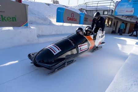 Der von Rohrer-Marti/Hubtex gesponserte Bob wird beim Olympia Bobrun für die beliebten Gästefahrten eingesetzt