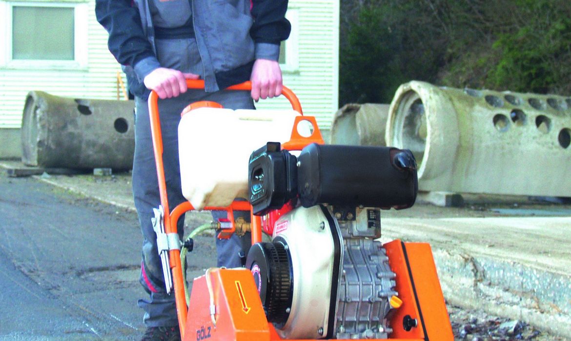 GÖLZ FS170 Diesel, Fugenschneider