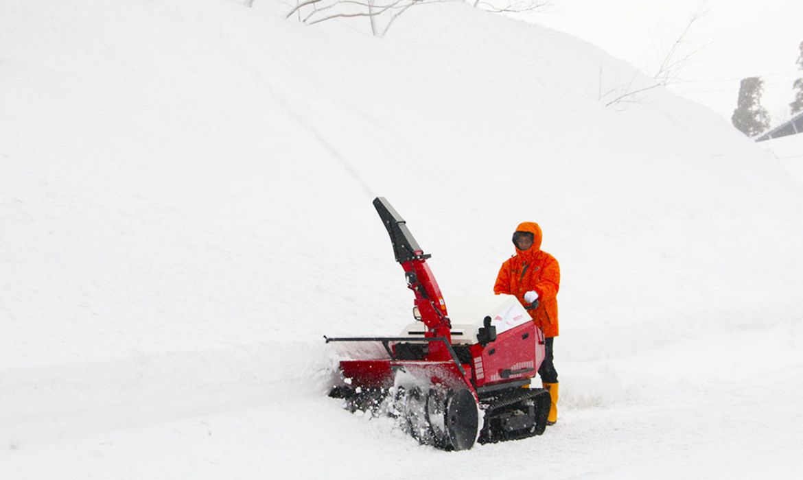 WADO SX2211ED, Raupen-Schneefräsen