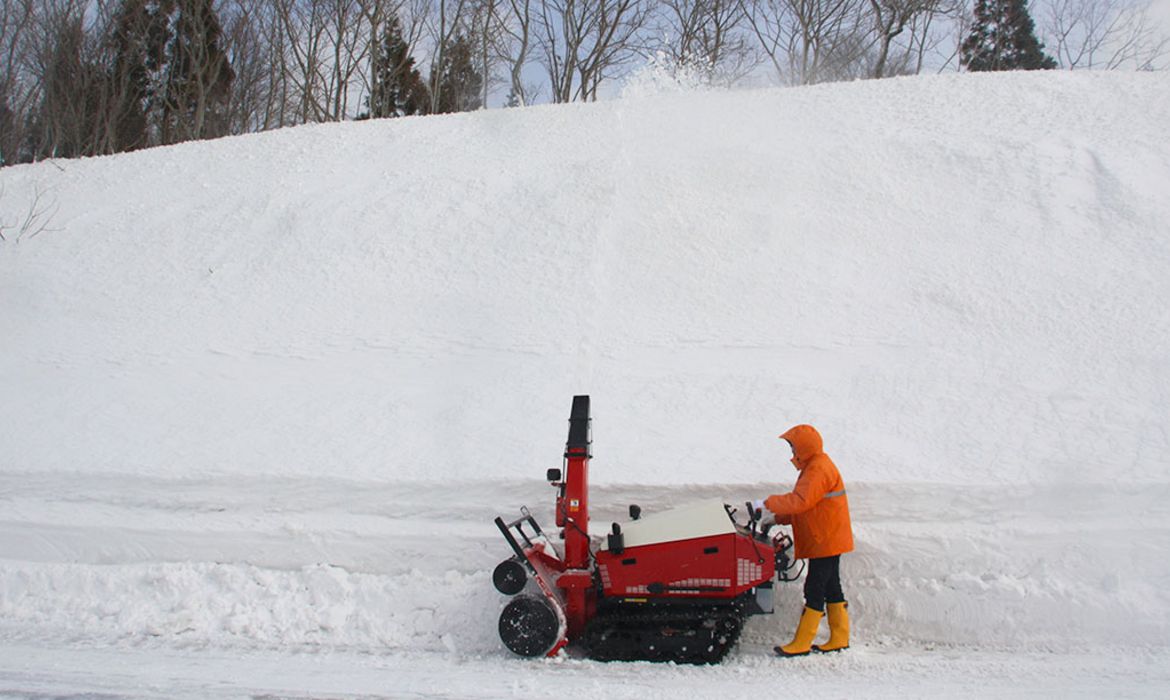 WADO SX2211ED, Raupen-Schneefräsen