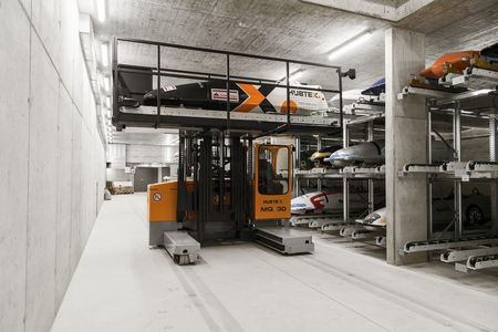 Hubtex Vierwegestapler MQ30