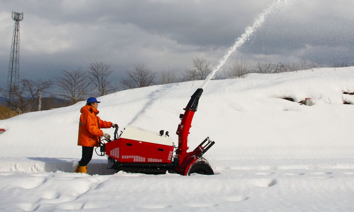 WADO SX2211ED, Raupen-Schneefräsen