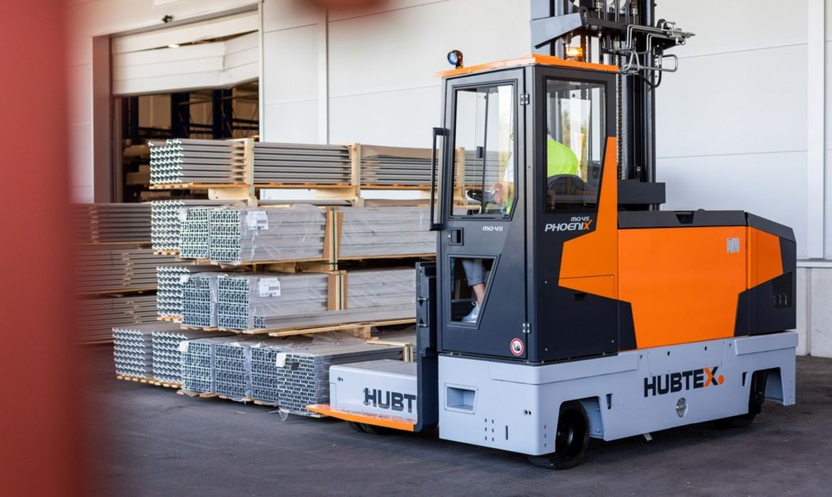 HUBTEX PhoeniX 2830/2831, Vierwegstapler 4-Rad